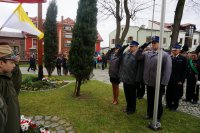 Policjanci pod pomnikiem Piłsudskiego.