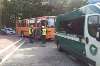 kontrola szkolnego autobusu