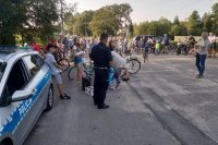 policjanci na rajdzie rowerowym
